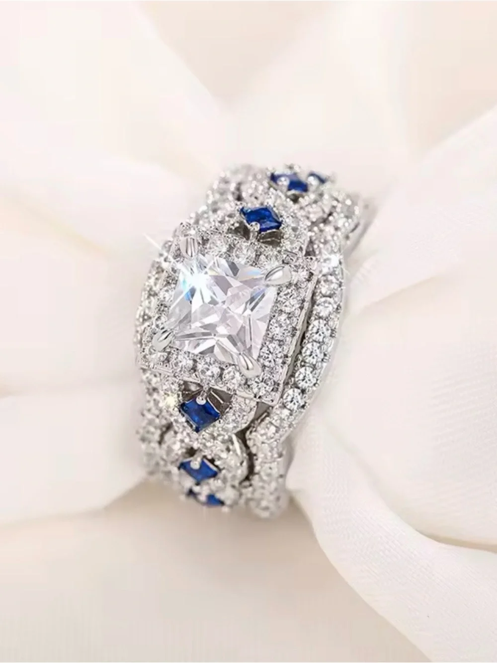 New 18k white gold wedding ring set